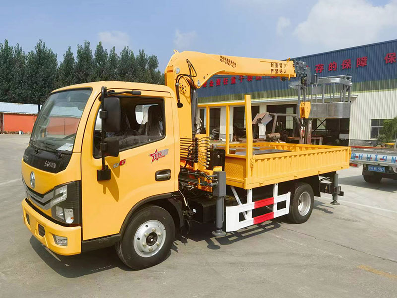 藍(lán)牌曲臂式高空作業(yè)車